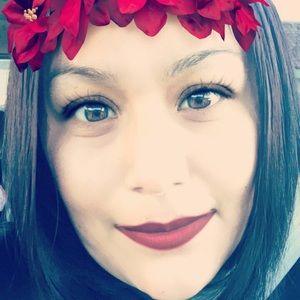 Meet your Posher, Alma